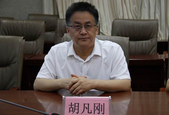 胡校长特写 胡校长特写